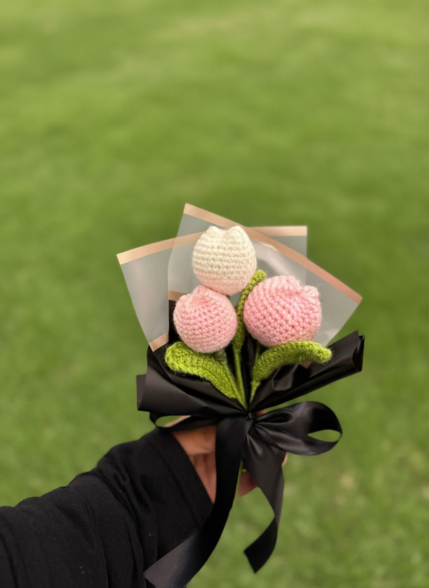 Mini white pink tulip